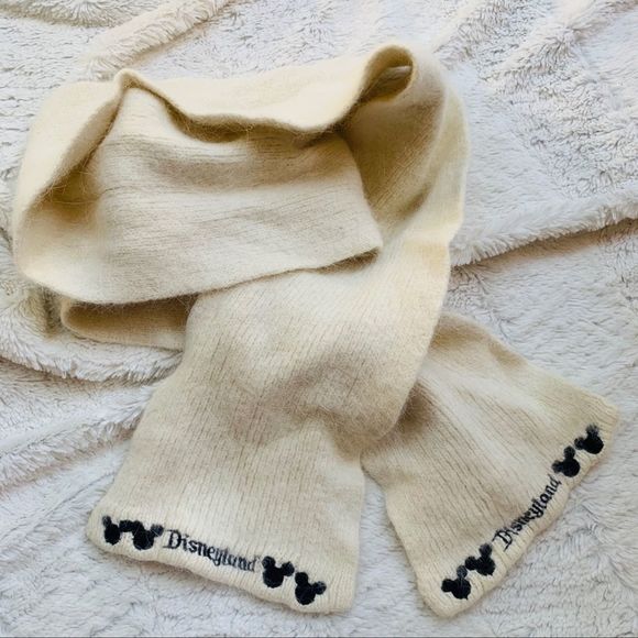 Disney Accessories - 🌟3 FOR $35🌟Disneyland Resort scarf